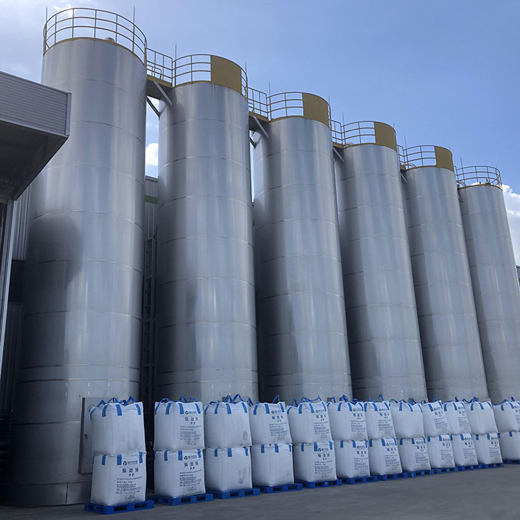 ¿Cómo mejoran los silos de almacenamiento al aire libre la gestión de materiales?