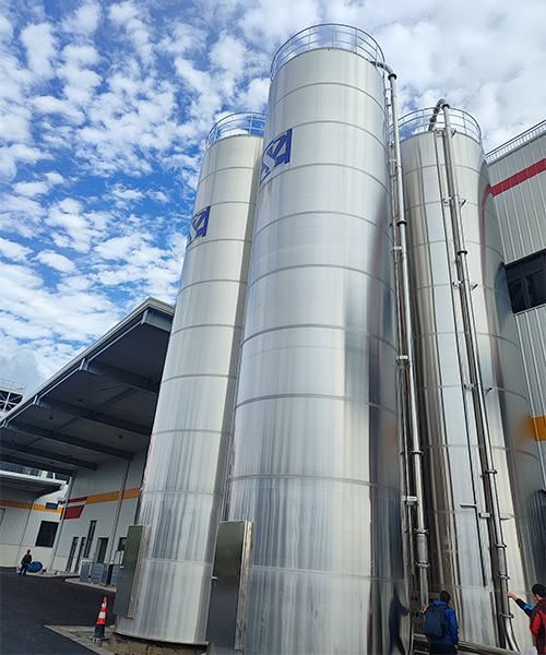 Silo de almacenamiento al aire libre Niasi para materia prima plástica